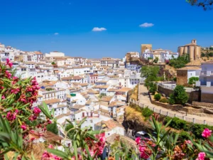 Setenil de las Bodegas is close to Cadiz