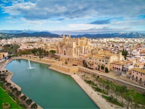 the Palma de Mallorca Cathedral is beautiful