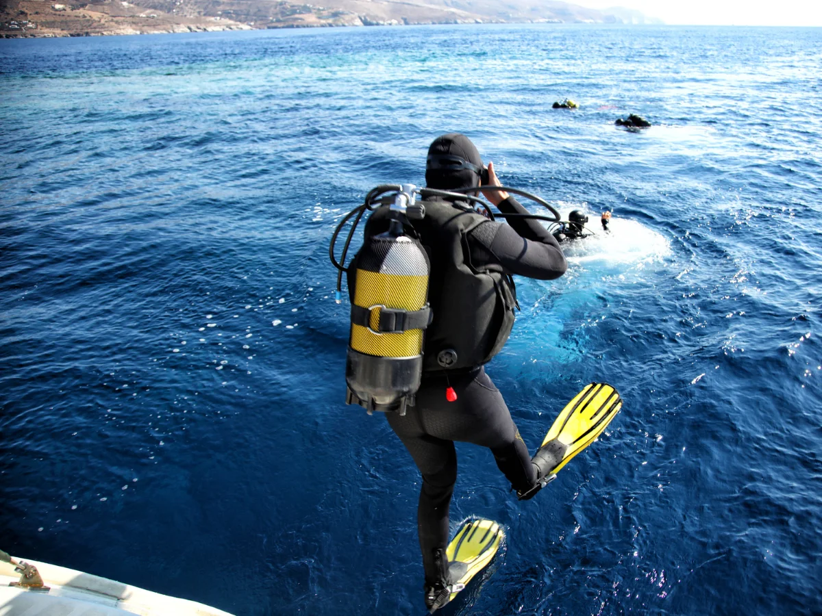 Explore the sea by scuba diving in Spain